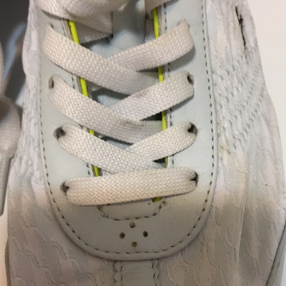 LACOSTE Sport Sneaker Compression Leather Trainer Retro Shoe Travel Compact Gym - Picture 9 of 12